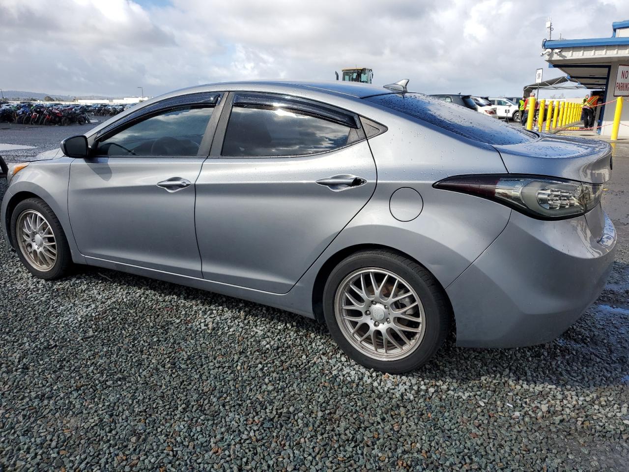 2013 Hyundai Elantra - Image 2