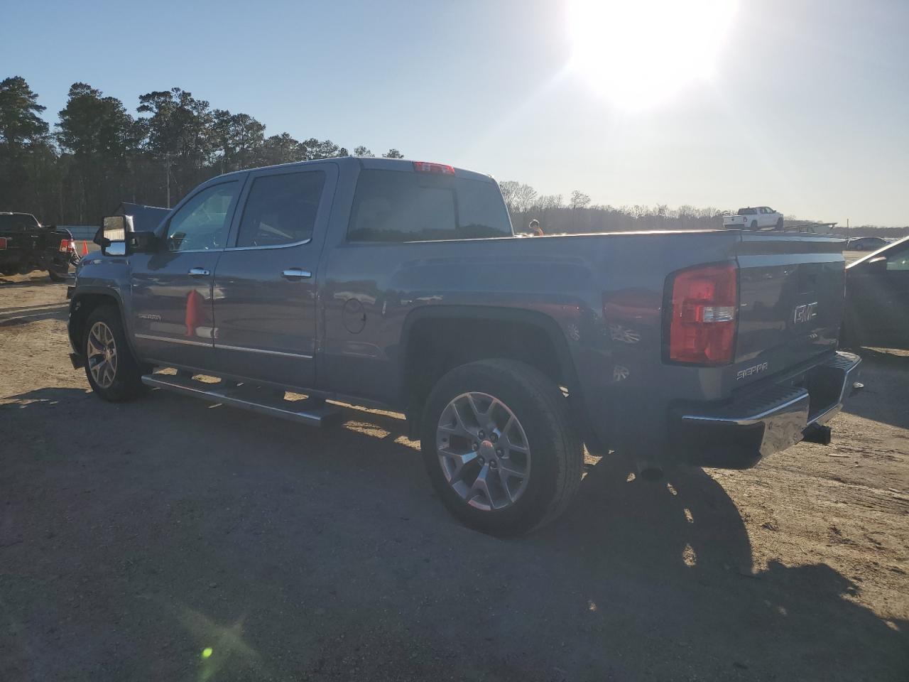 2015 GMC Sierra - Image 2
