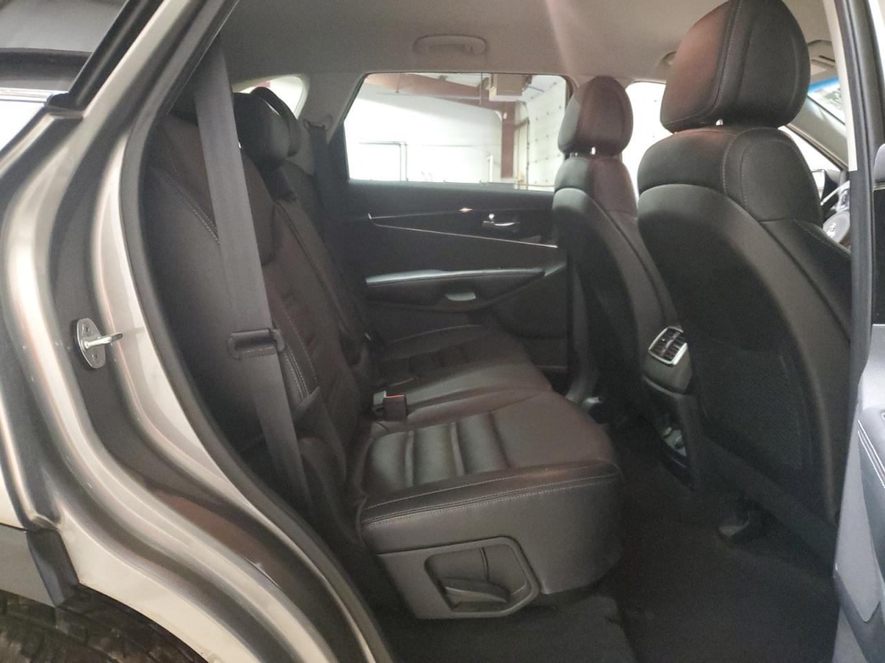 2016 Kia Sorento - Image 11