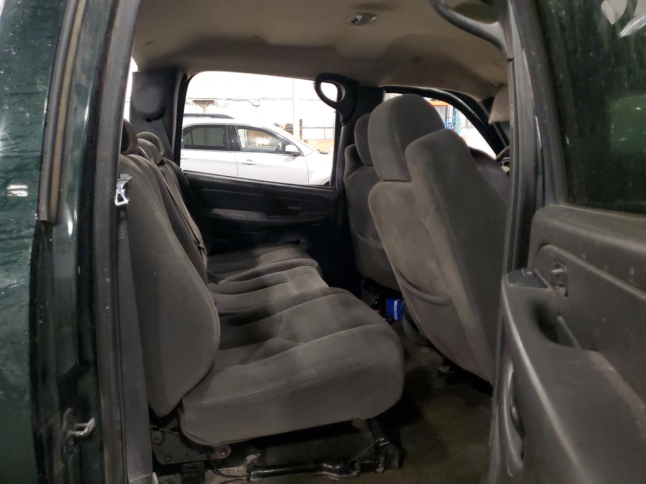 2004 Chevrolet Silverado - Image 10