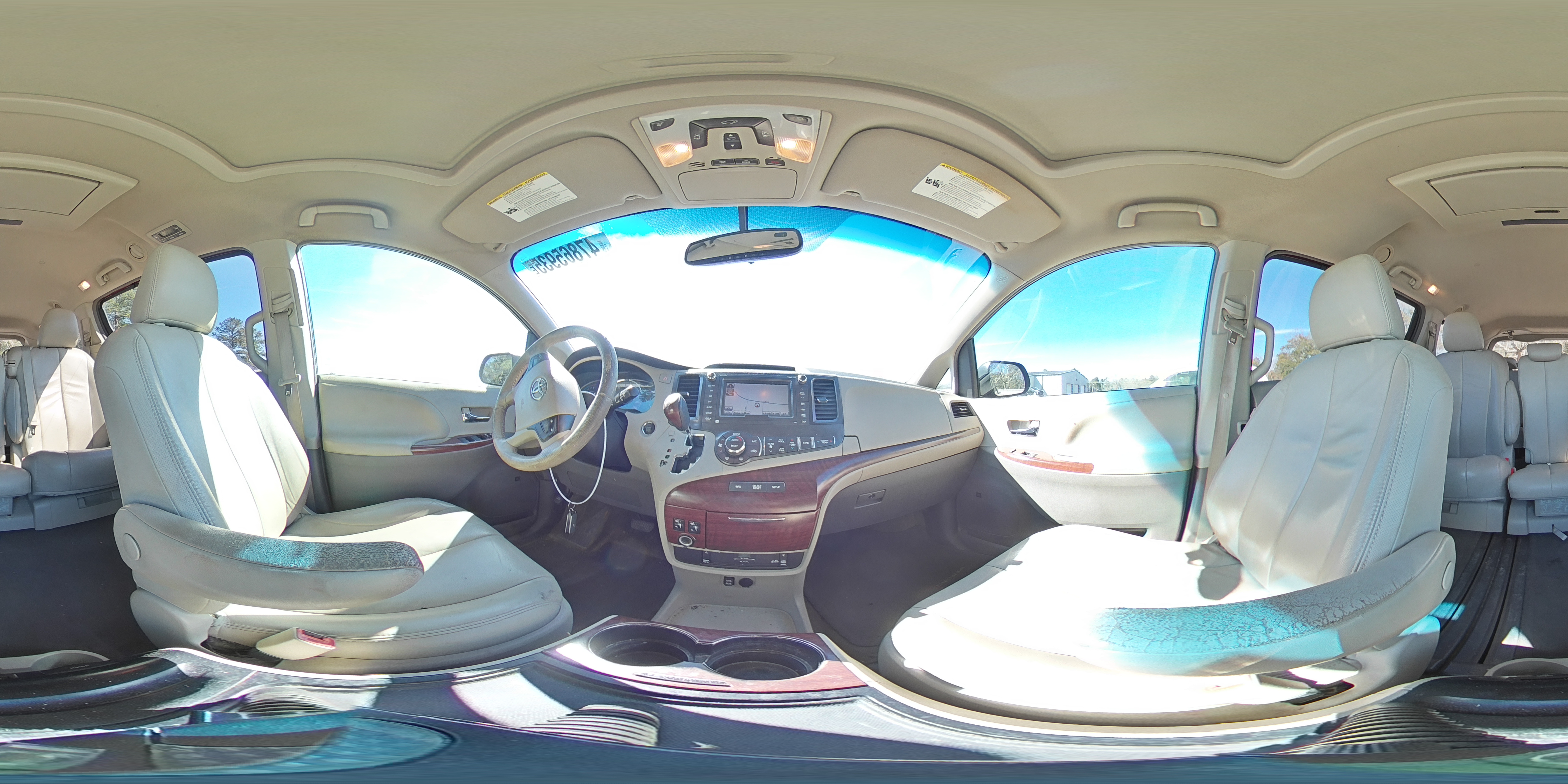 2013 Toyota Sienna - Image 15