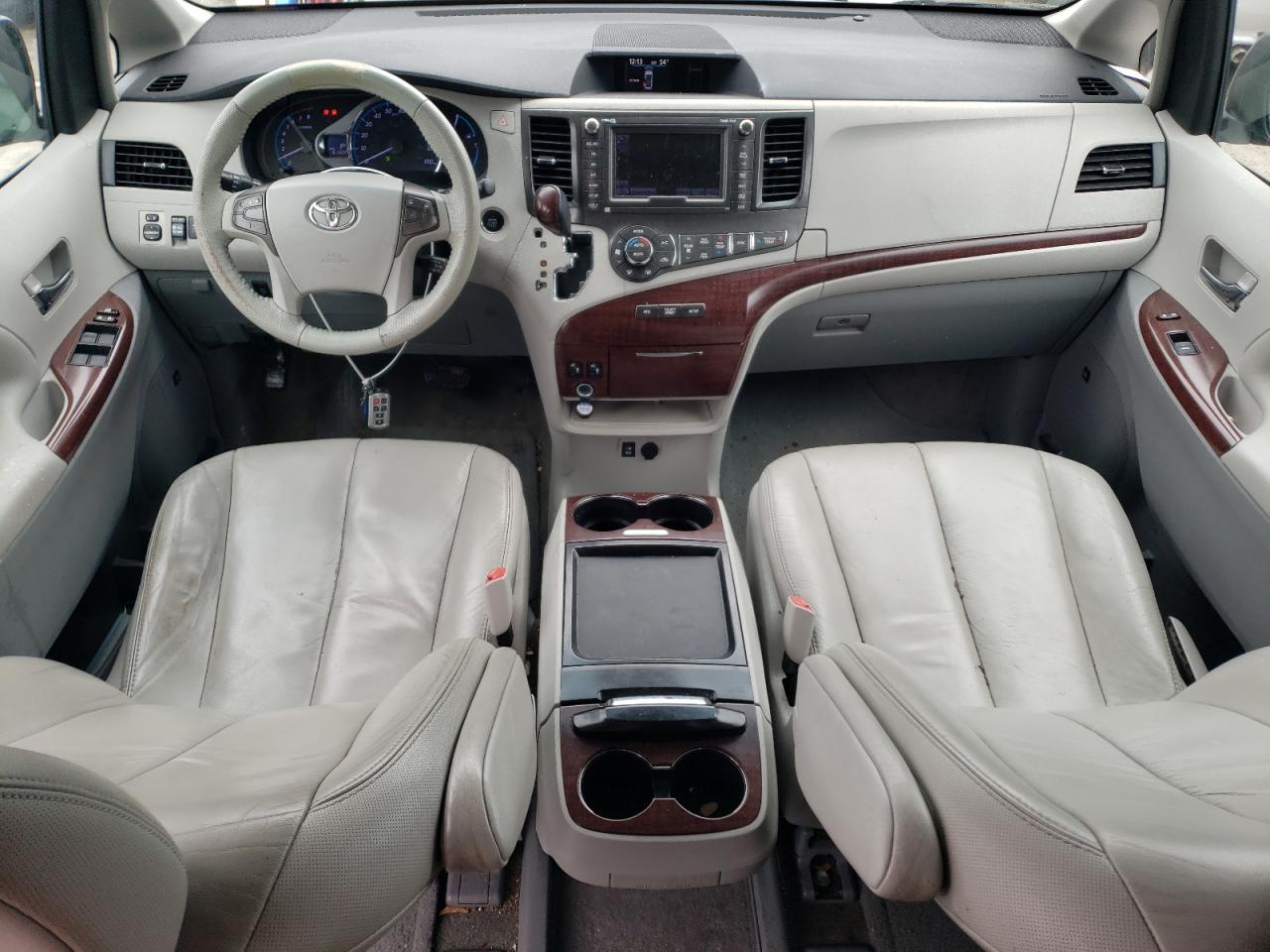 2011 Toyota Sienna - Image 8