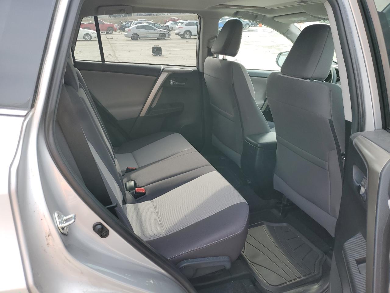 2015 Toyota RAV 4 - Image 11