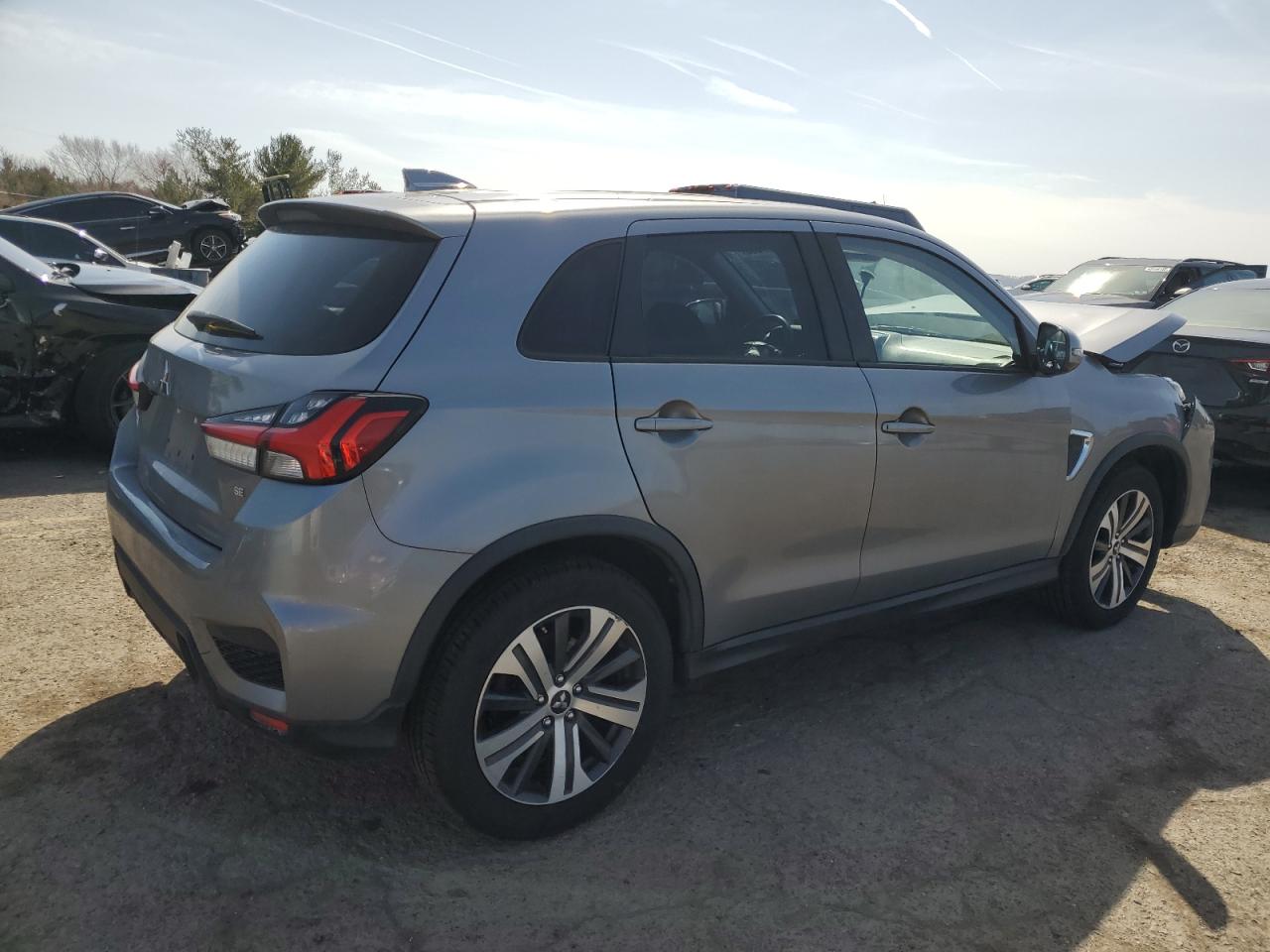 2021 Mitsubishi Outlander - Image 3