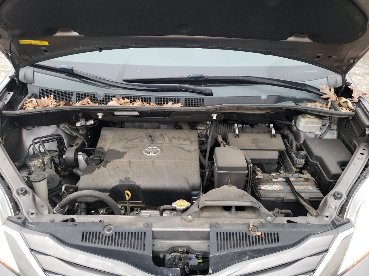 2011 Toyota Sienna - Image 12