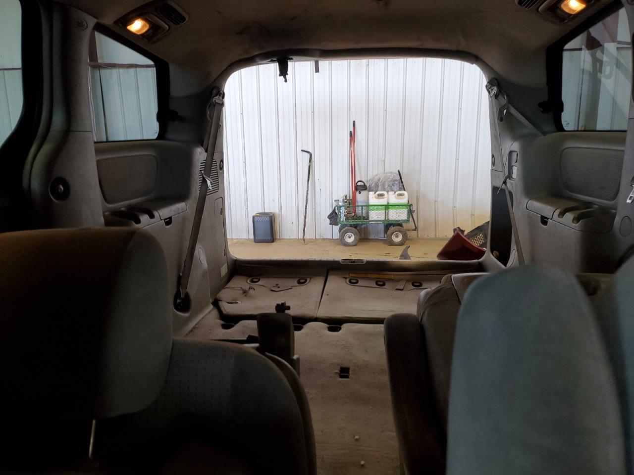 2010 Toyota Sienna - Image 10