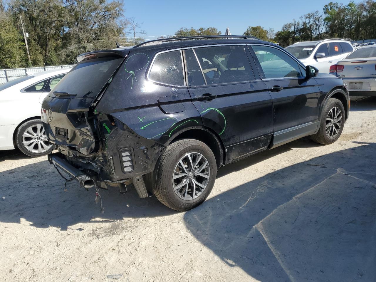 2020 Volkswagen Tiguan - Image 3