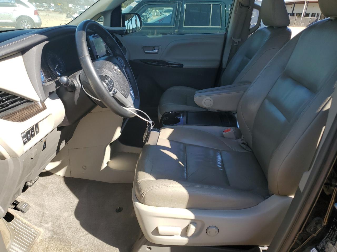 2015 Toyota Sienna - Image 7