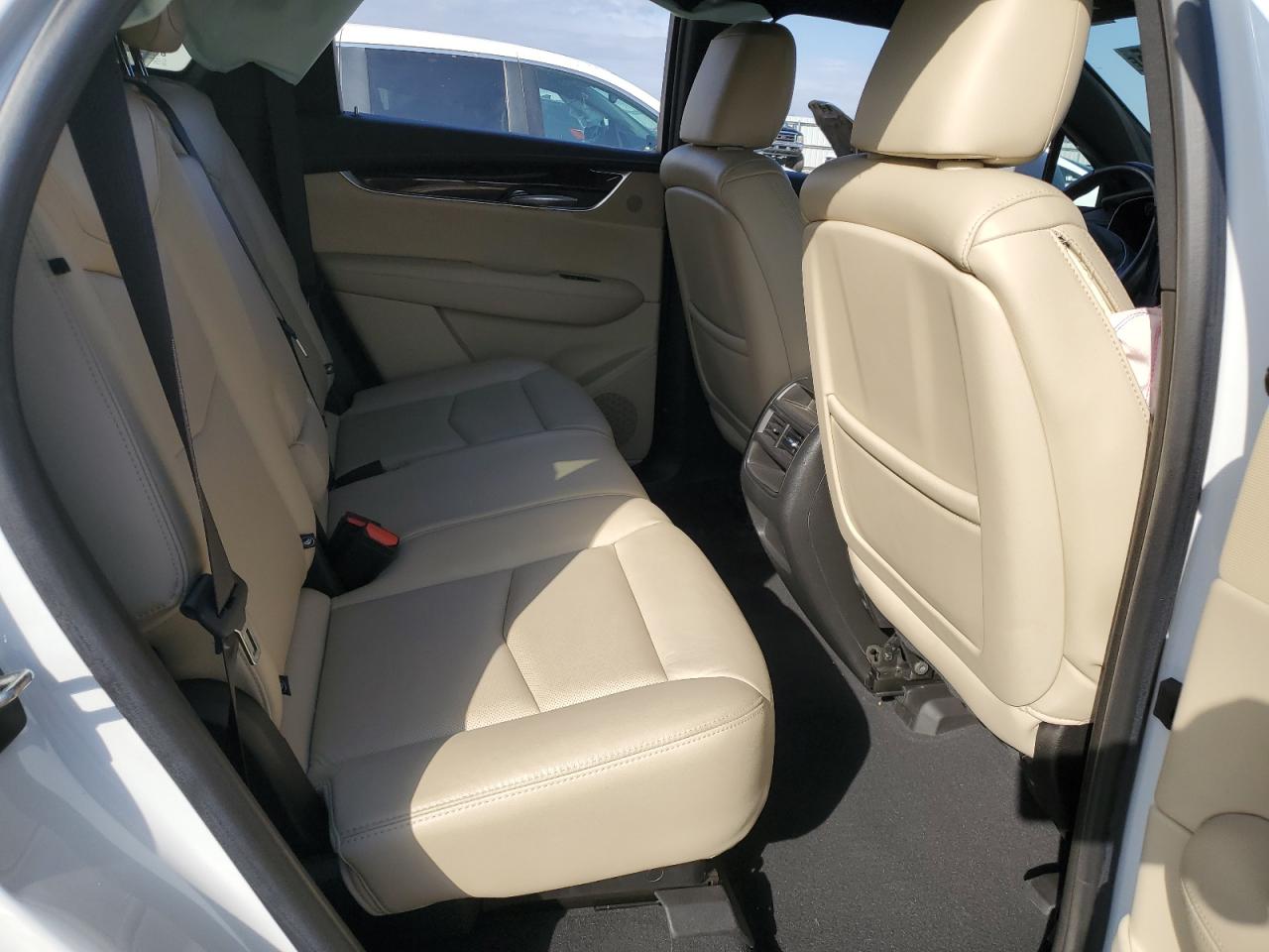 2018 Cadillac XT5 - Image 11