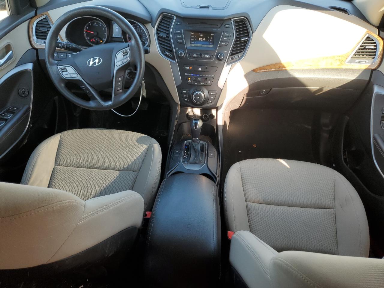 2016 Hyundai Santa Fe - Image 8