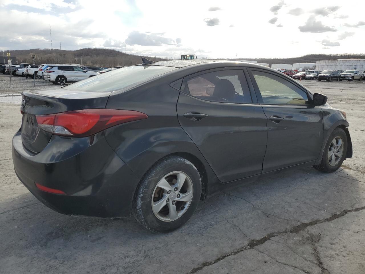 2014 Hyundai Elantra - Image 3