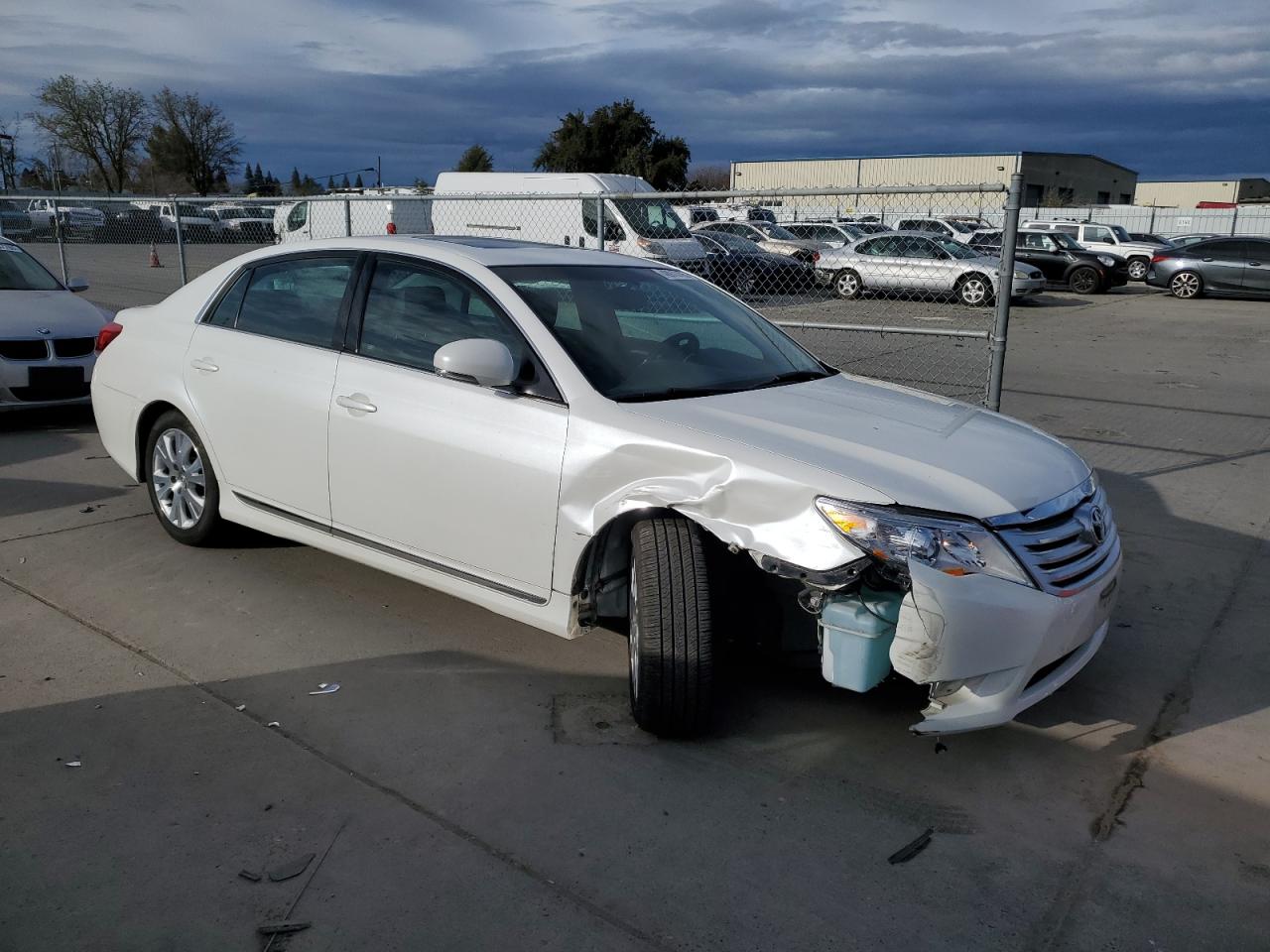2012 Toyota Avalon - Image 4