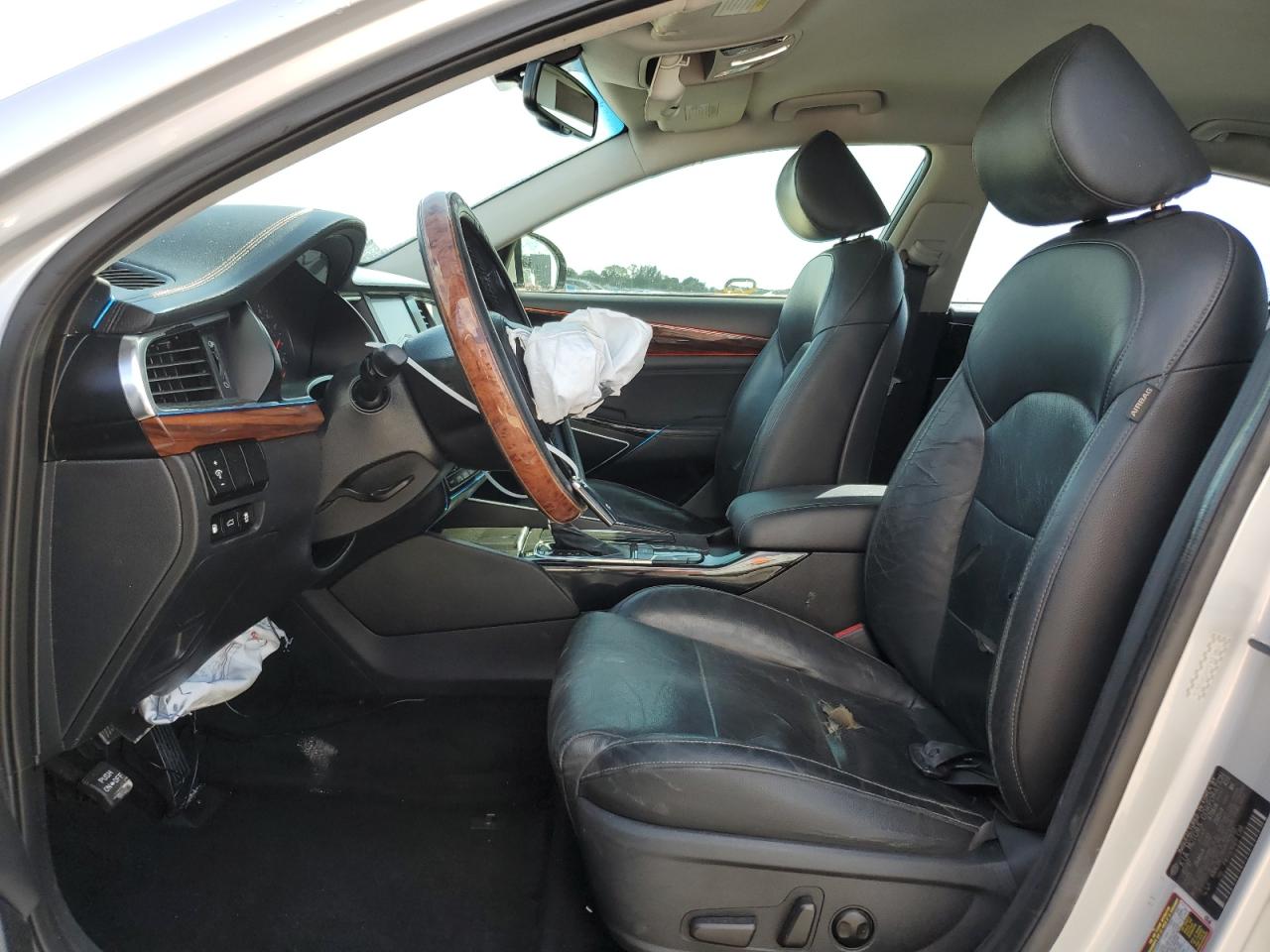 2017 Kia Cadenza Premium VIN: KNALB4J16H5092653 Lot: 47524405