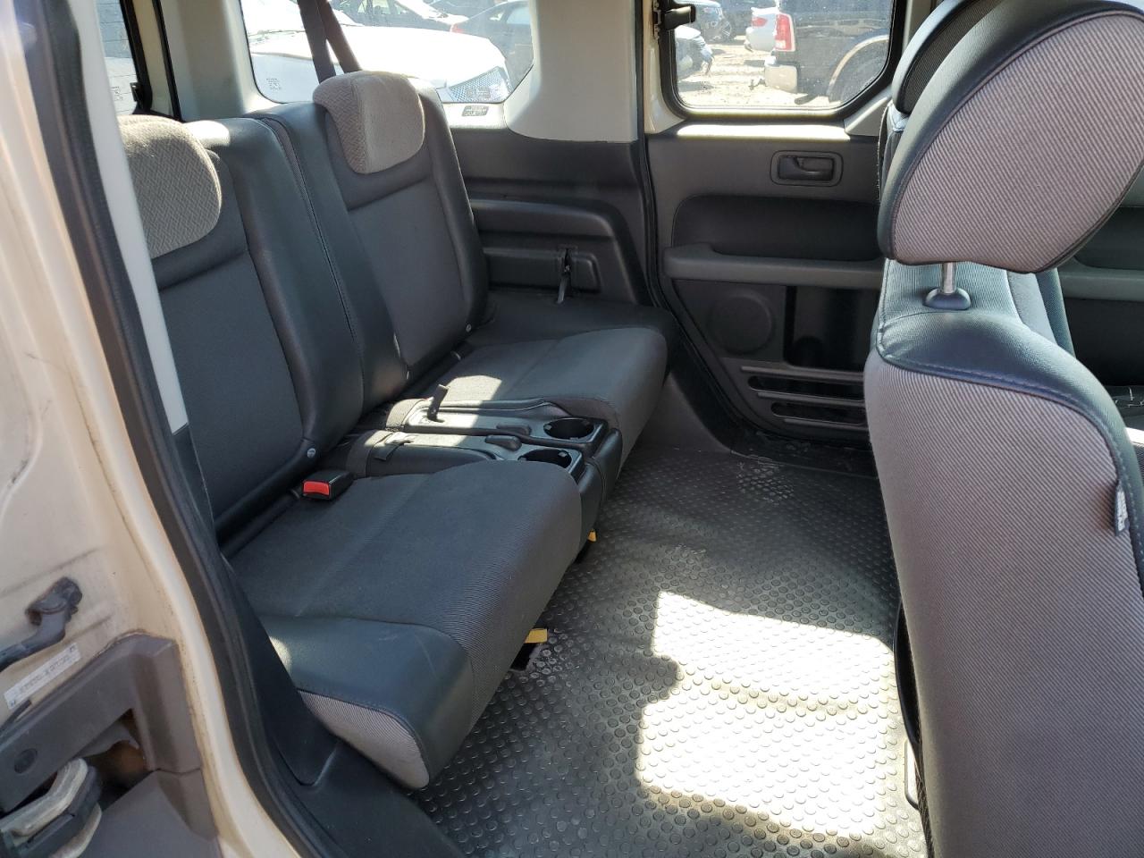 2005 Honda Element - Image 12