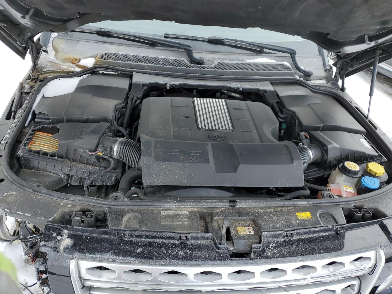 2014 Land Rover LR4 - Image 12