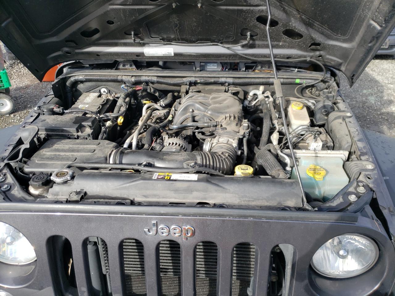 2016 Jeep Wrangler - Image 11