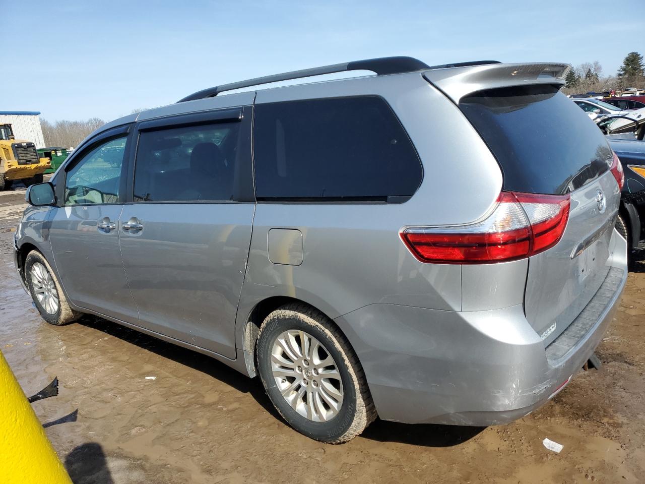 2015 Toyota Sienna - Image 2