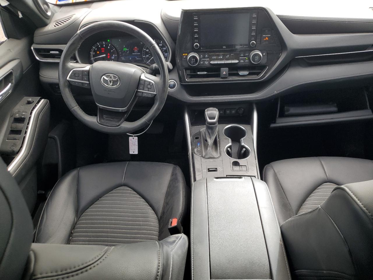 2021 Toyota Highlander - Image 8