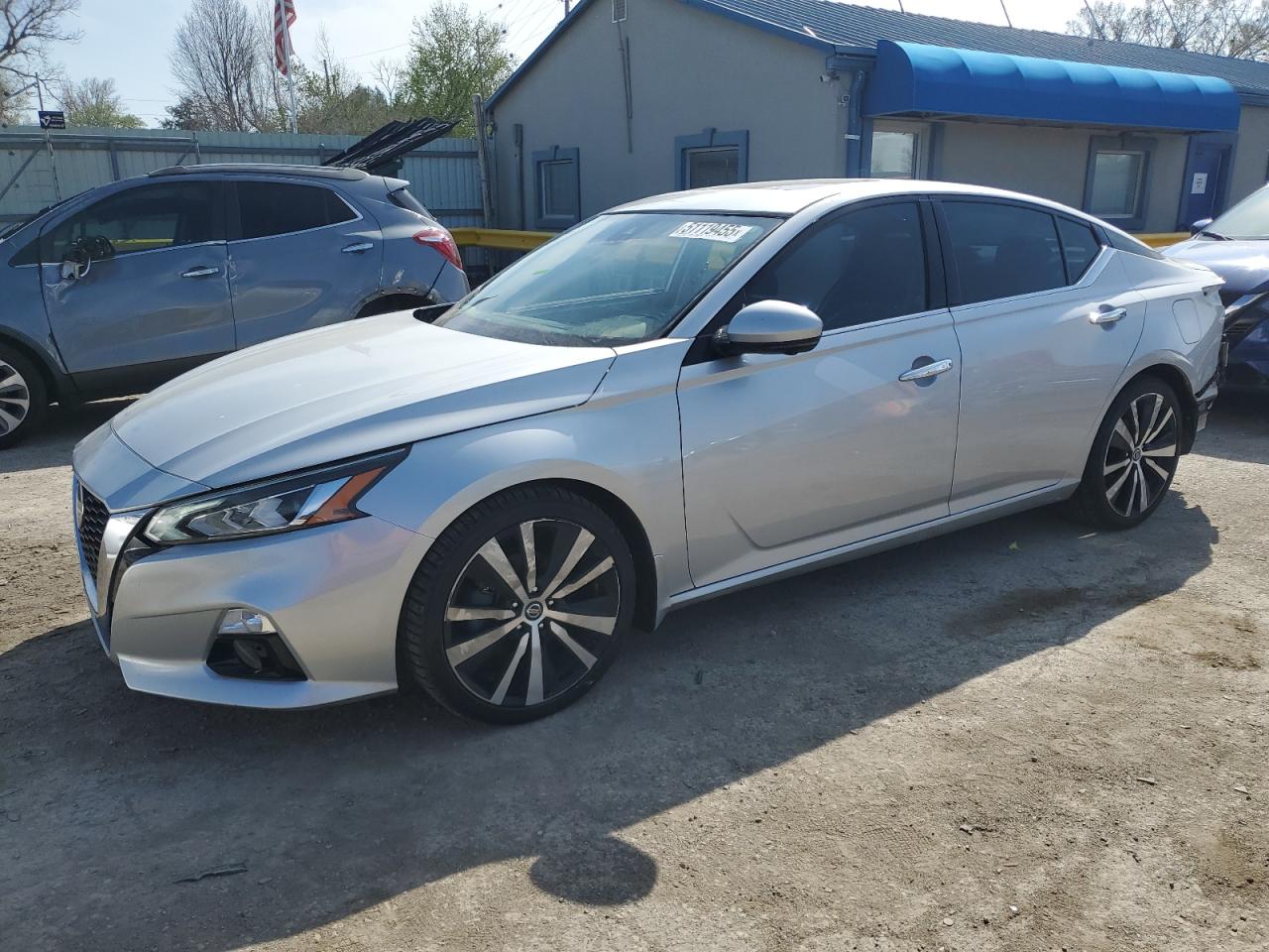 2020 Nissan Altima Platinum for Sale in Wichita, KS - Side