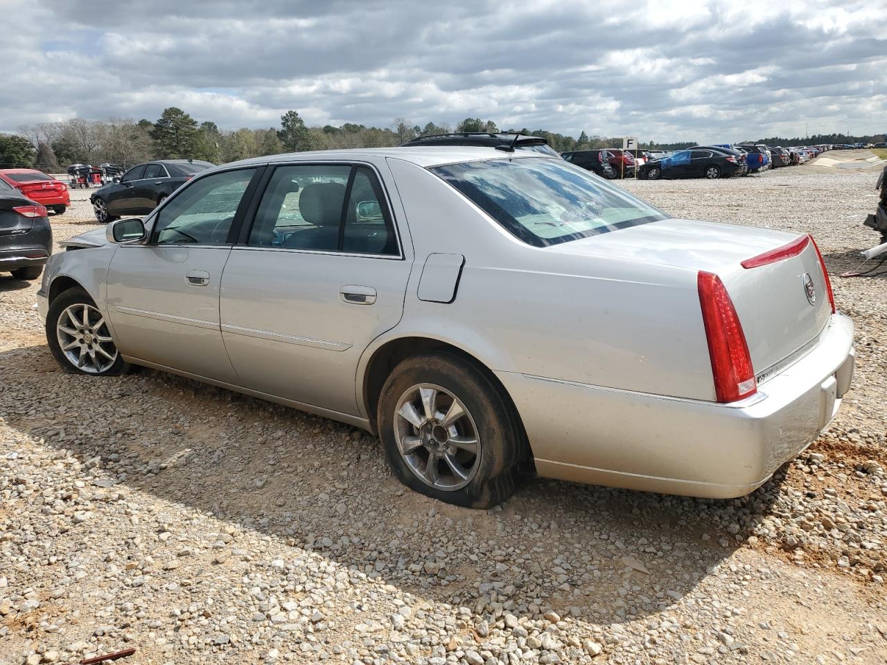 2006 Cadillac DTS - Image 2