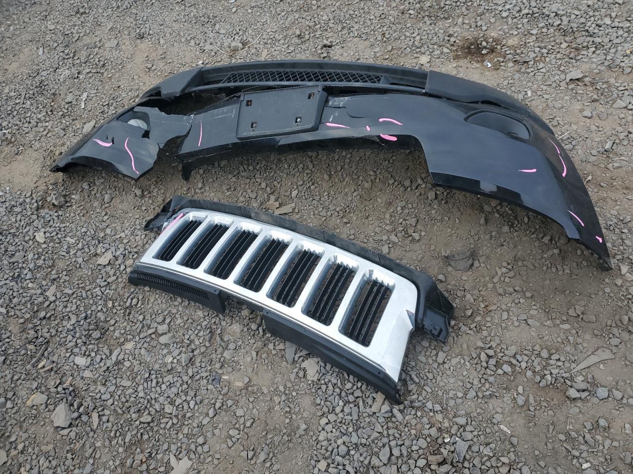 2012 Jeep Grand Cherokee - Image 13