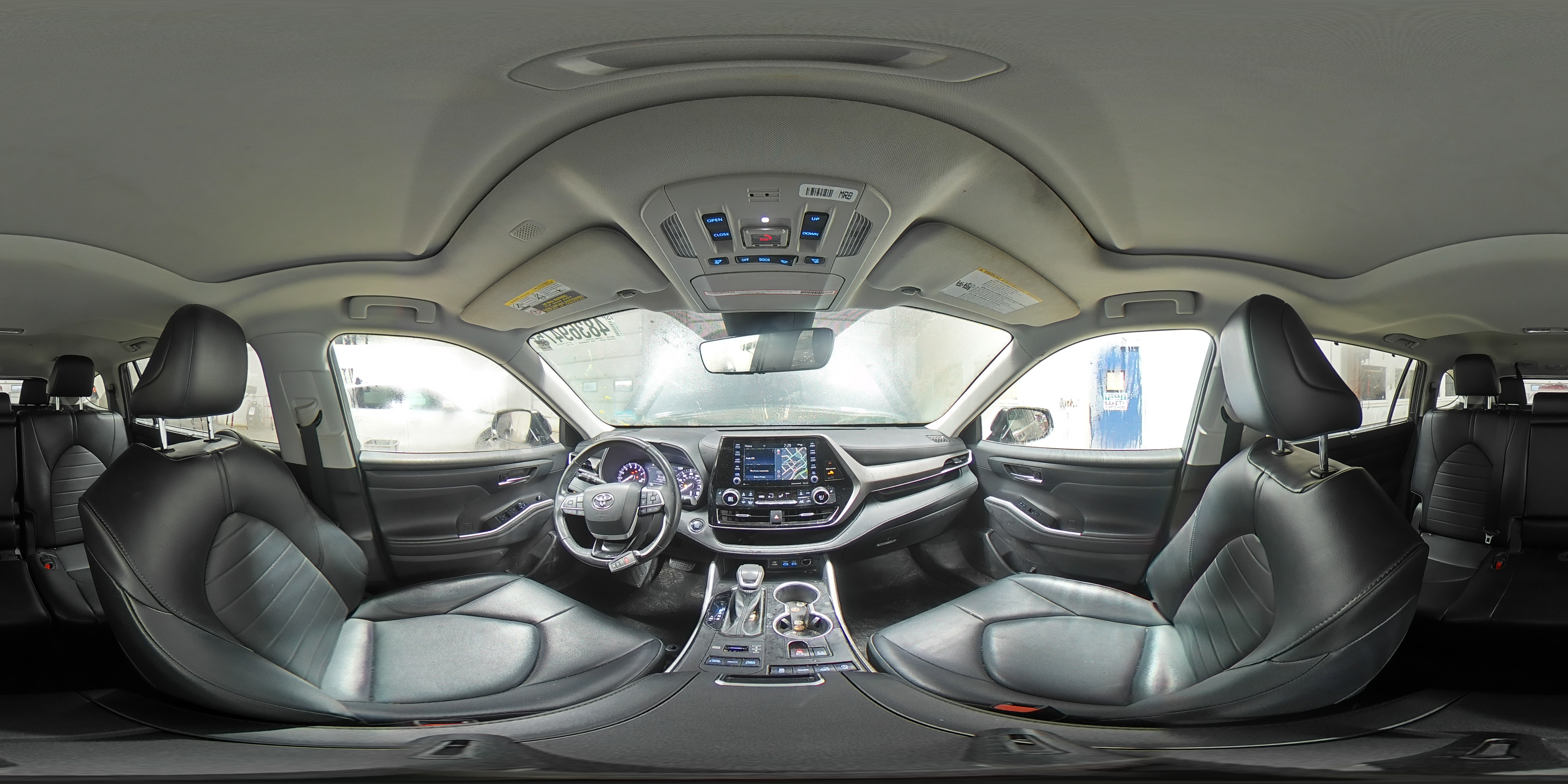 2022 Toyota Highlander - Image 13