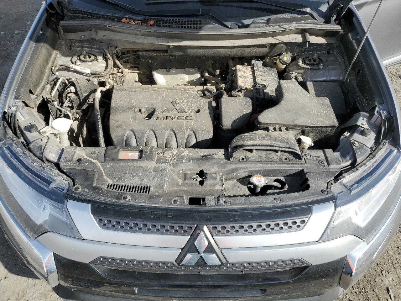 2019 Mitsubishi Outlander - Image 12