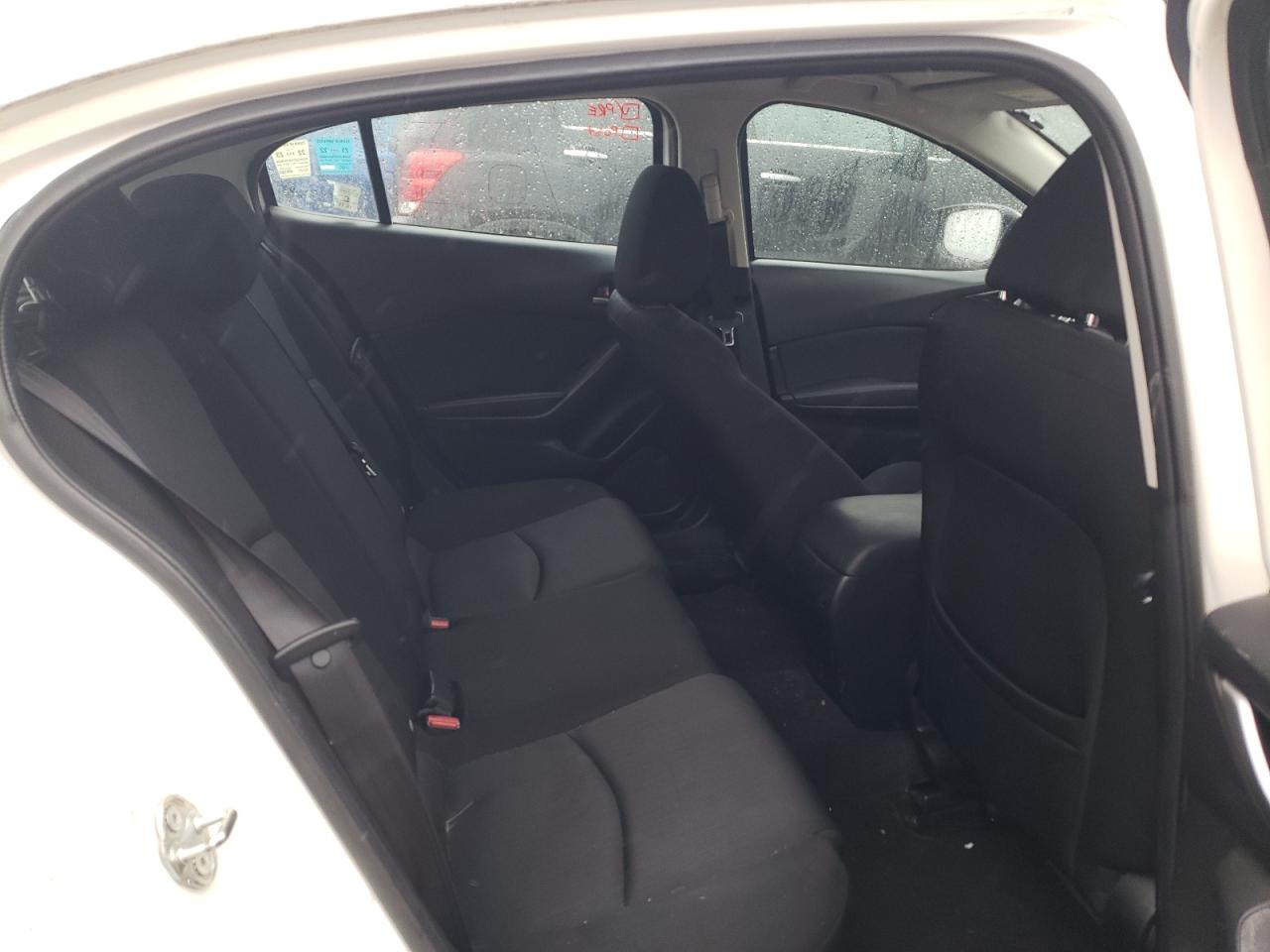 2015 Mazda 3 - Image 10