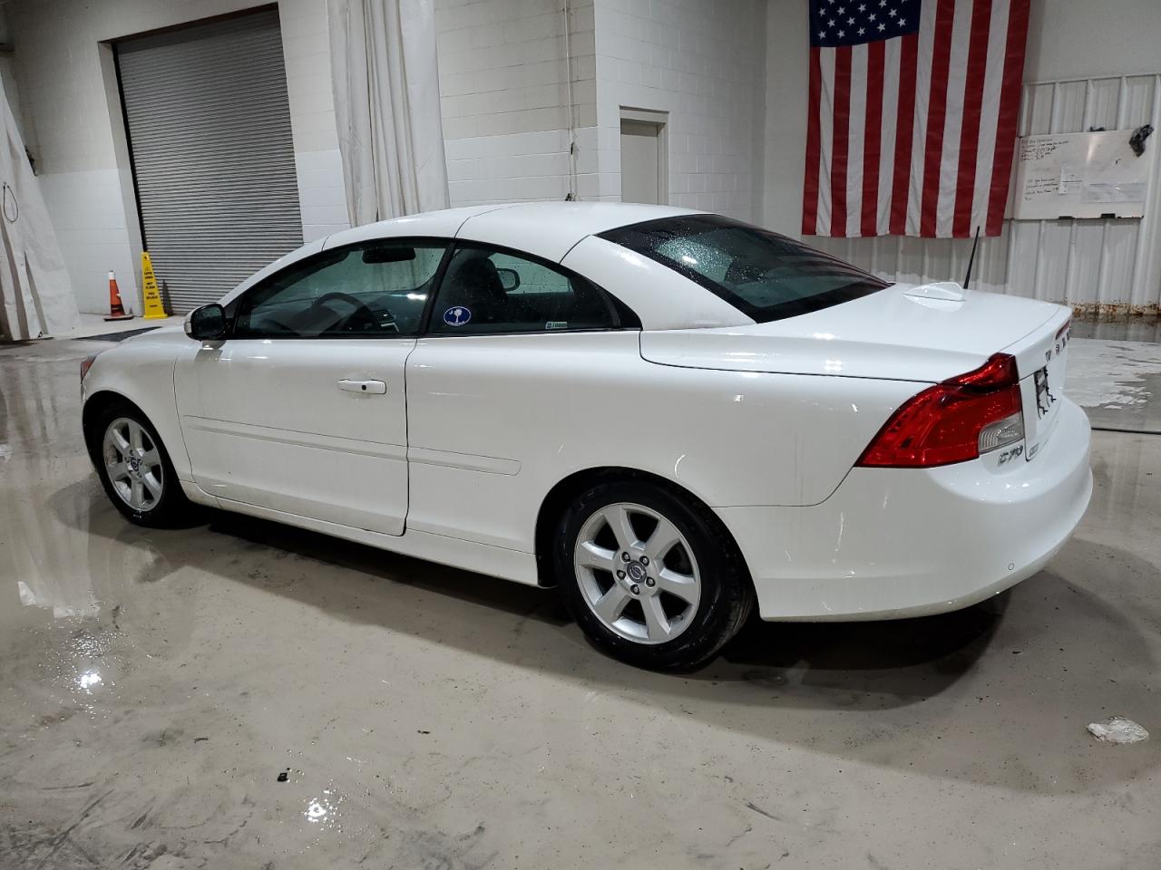 2013 Volvo C70 - Image 2