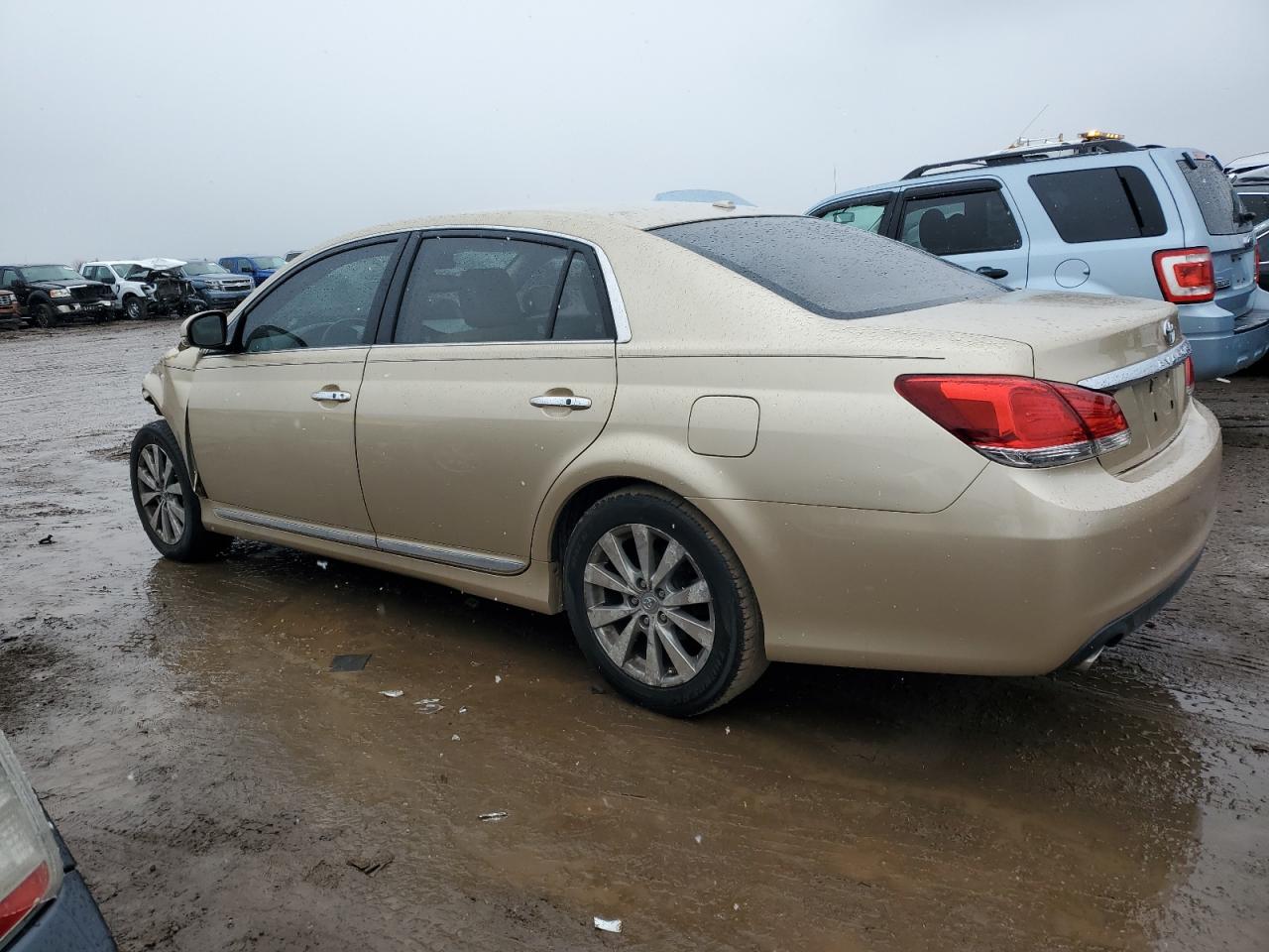 2011 Toyota Avalon - Image 2