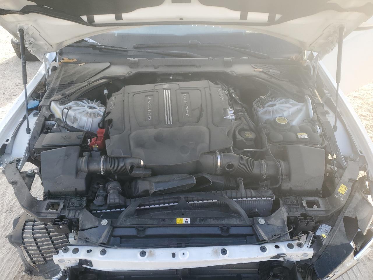 2017 Jaguar XE - Image 11