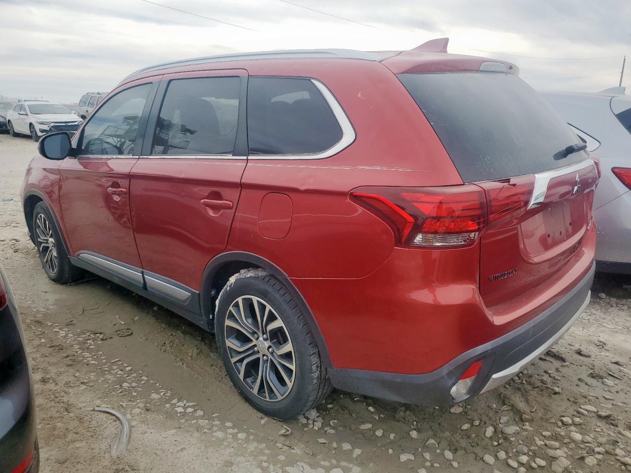 2017 Mitsubishi Outlander - Image 2