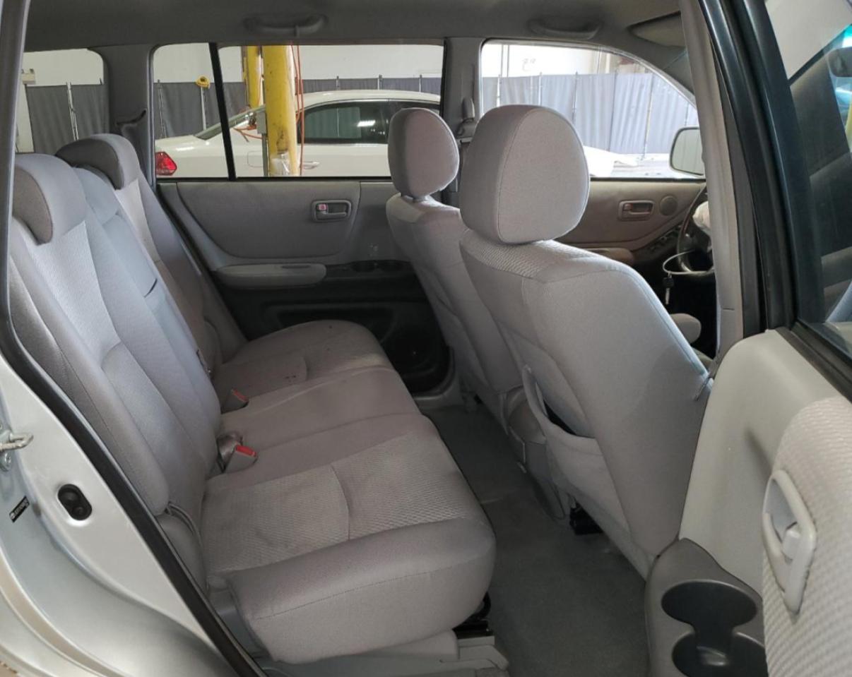 2005 Toyota Highlander - Image 10