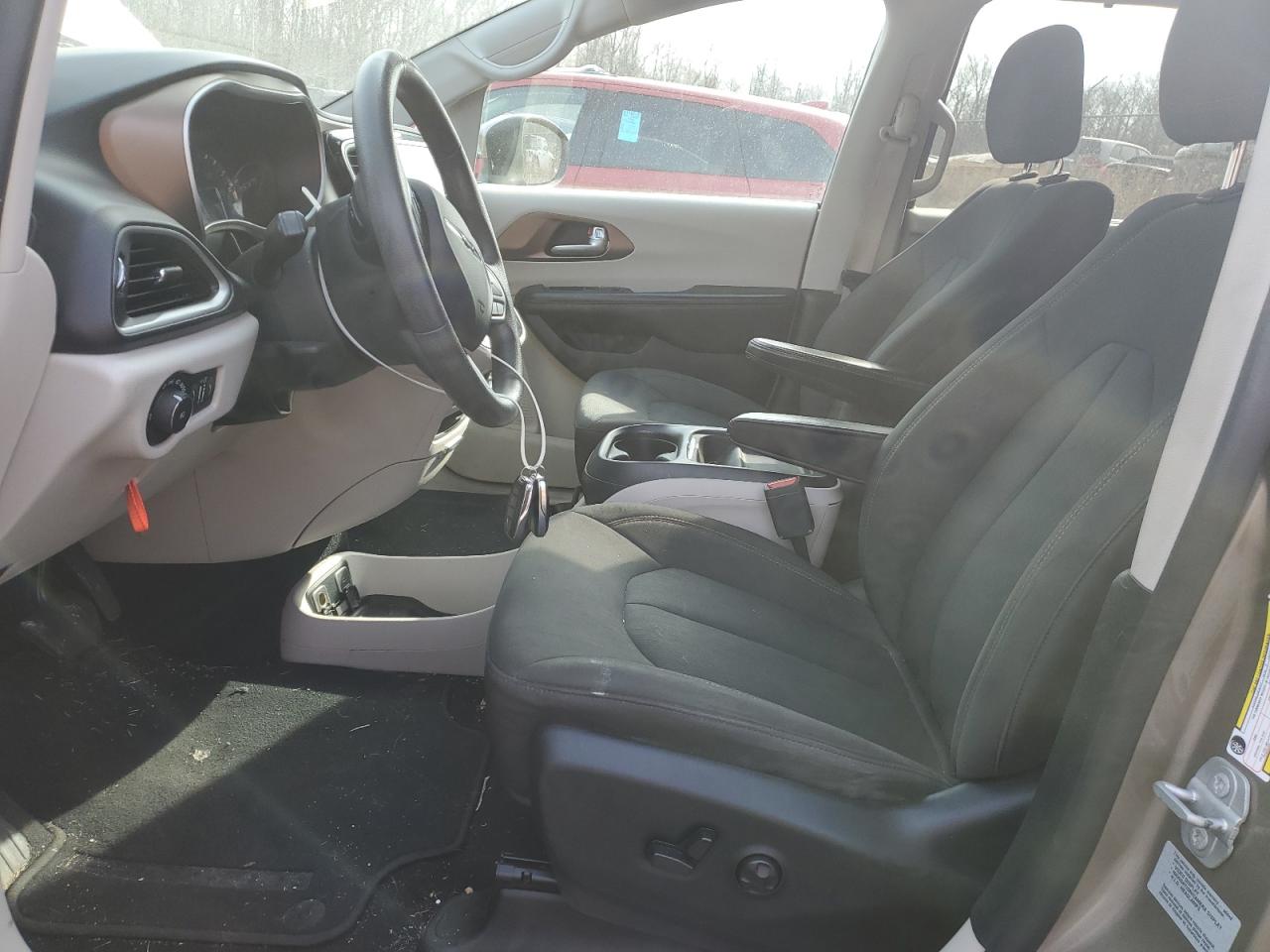 2017 Chrysler Pacifica - Image 7