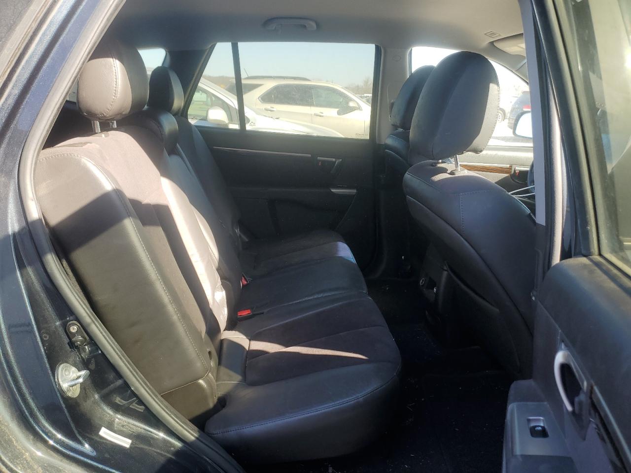 2010 Hyundai Santa Fe - Image 11