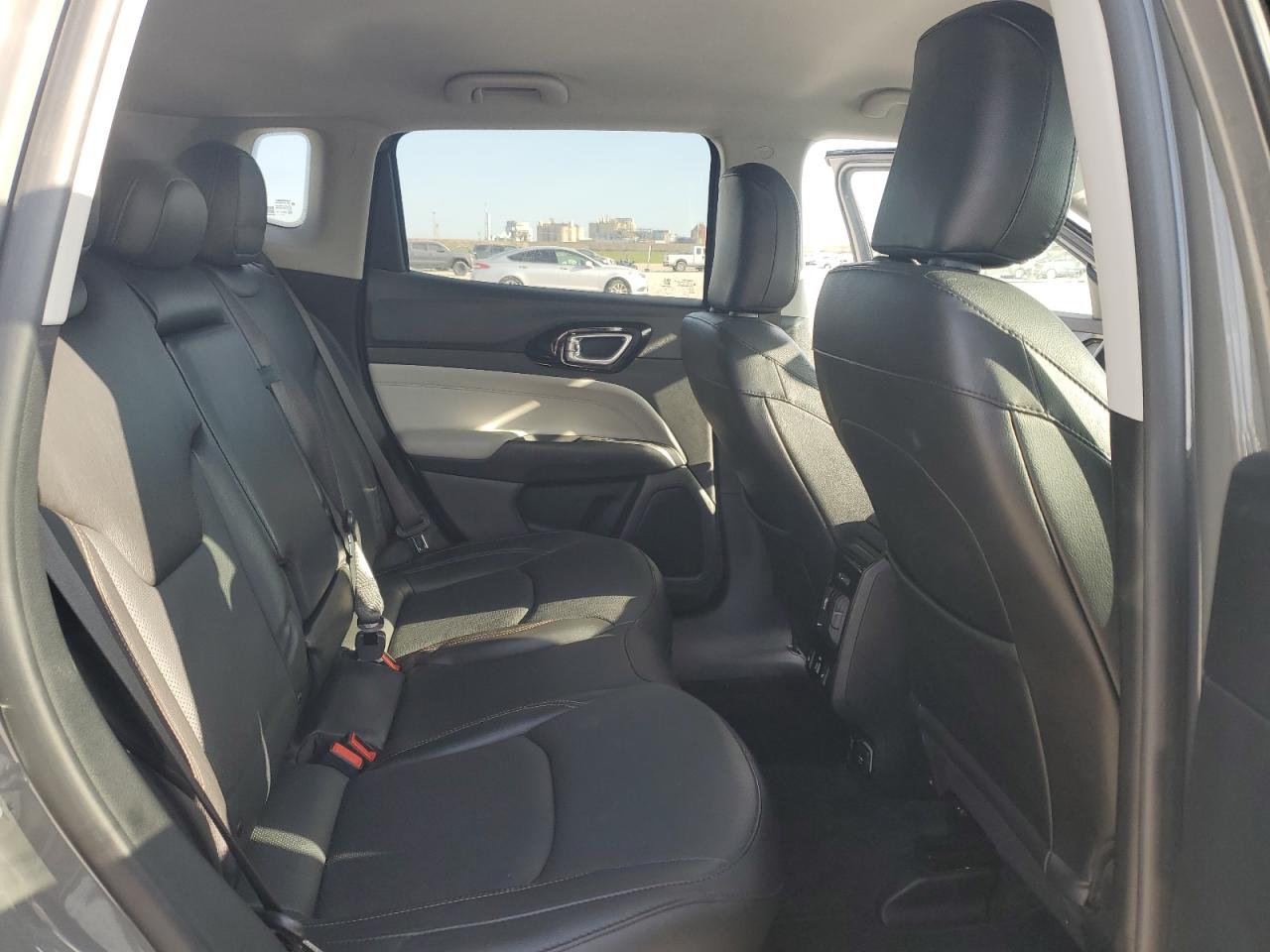 2022 Jeep Compass - Image 11