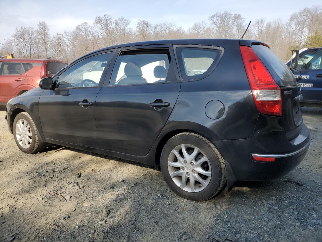 2009 Hyundai Elantra - Image 2