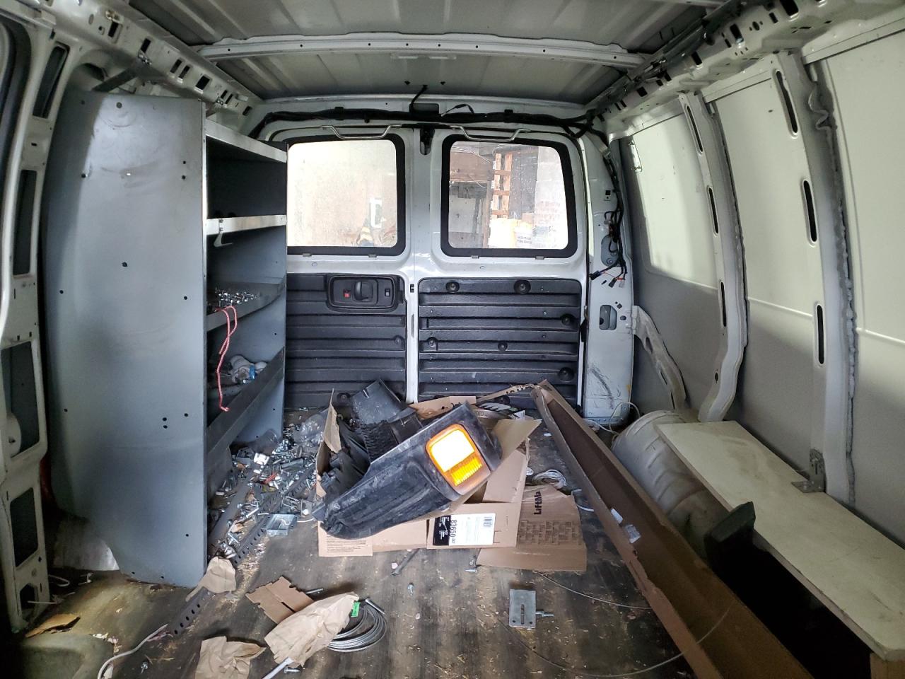 2014 Chevrolet Express - Image 10