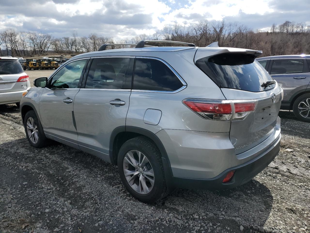 2014 Toyota Highlander - Image 2