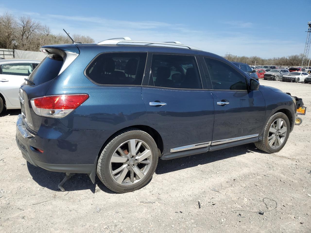 2014 Nissan Pathfinder - Image 3