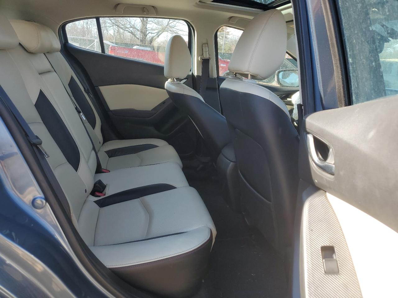 2015 Mazda 3 - Image 10