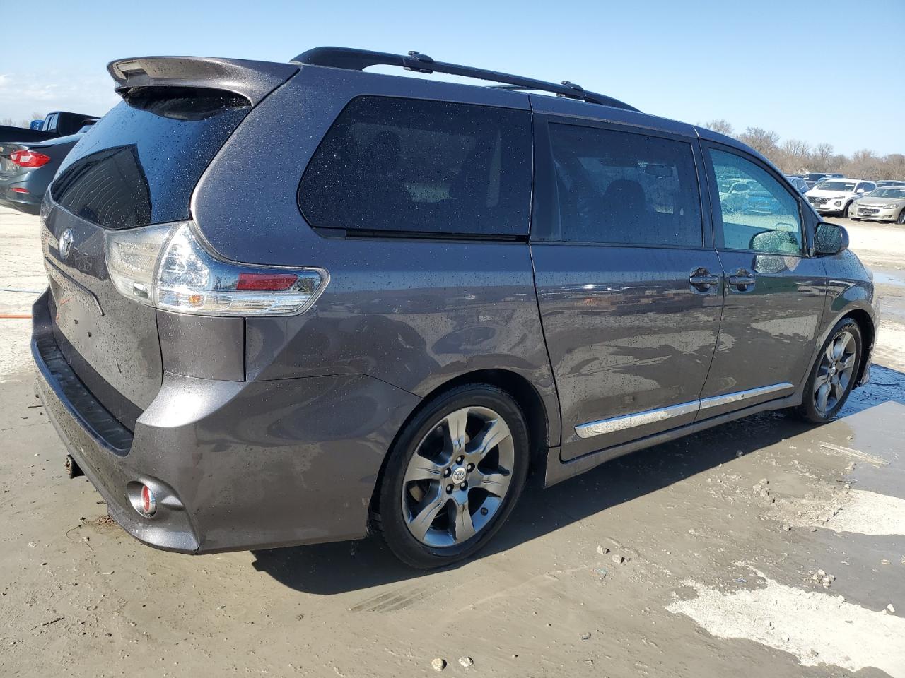 2011 Toyota Sienna - Image 3