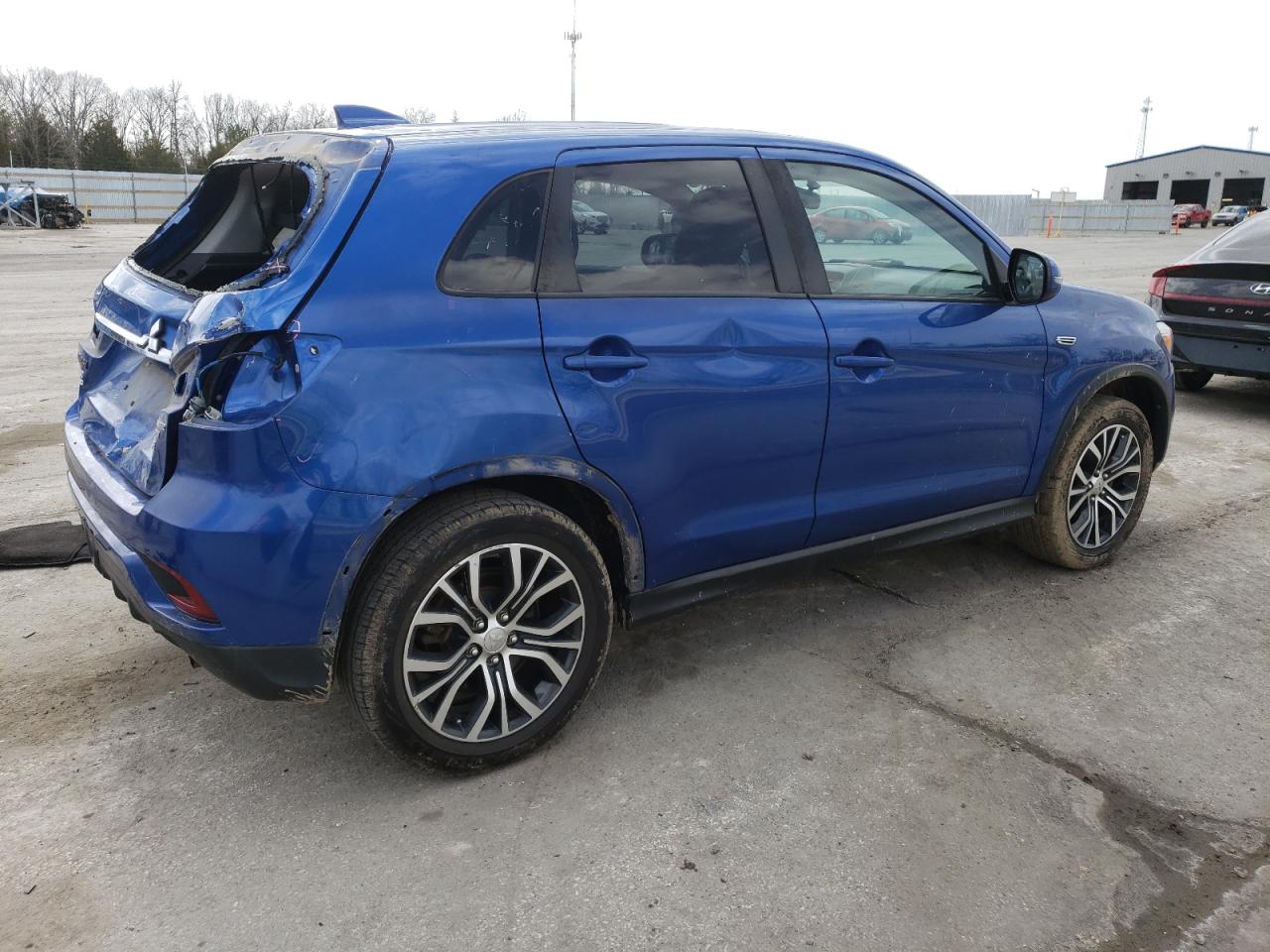 2018 Mitsubishi Outlander - Image 3