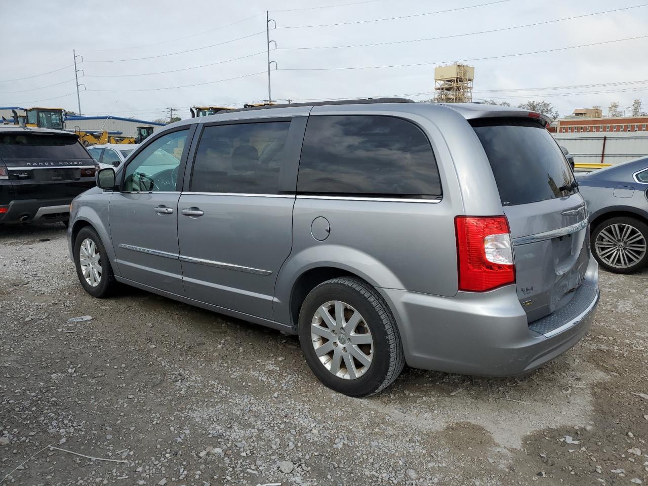 2016 Chrysler Town & Country - Image 2
