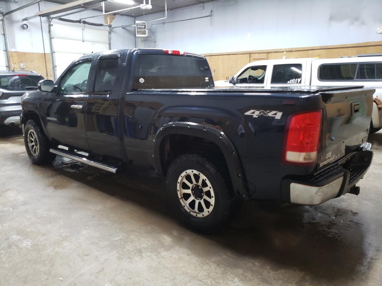2013 GMC Sierra - Image 2