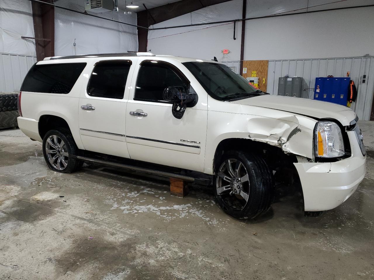 2010 GMC Yukon - Image 4