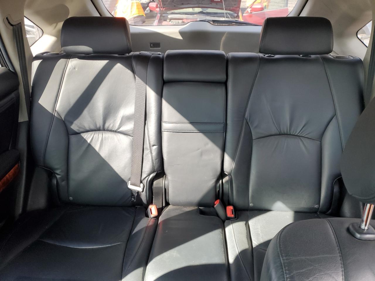 2005 Lexus RX - Image 10