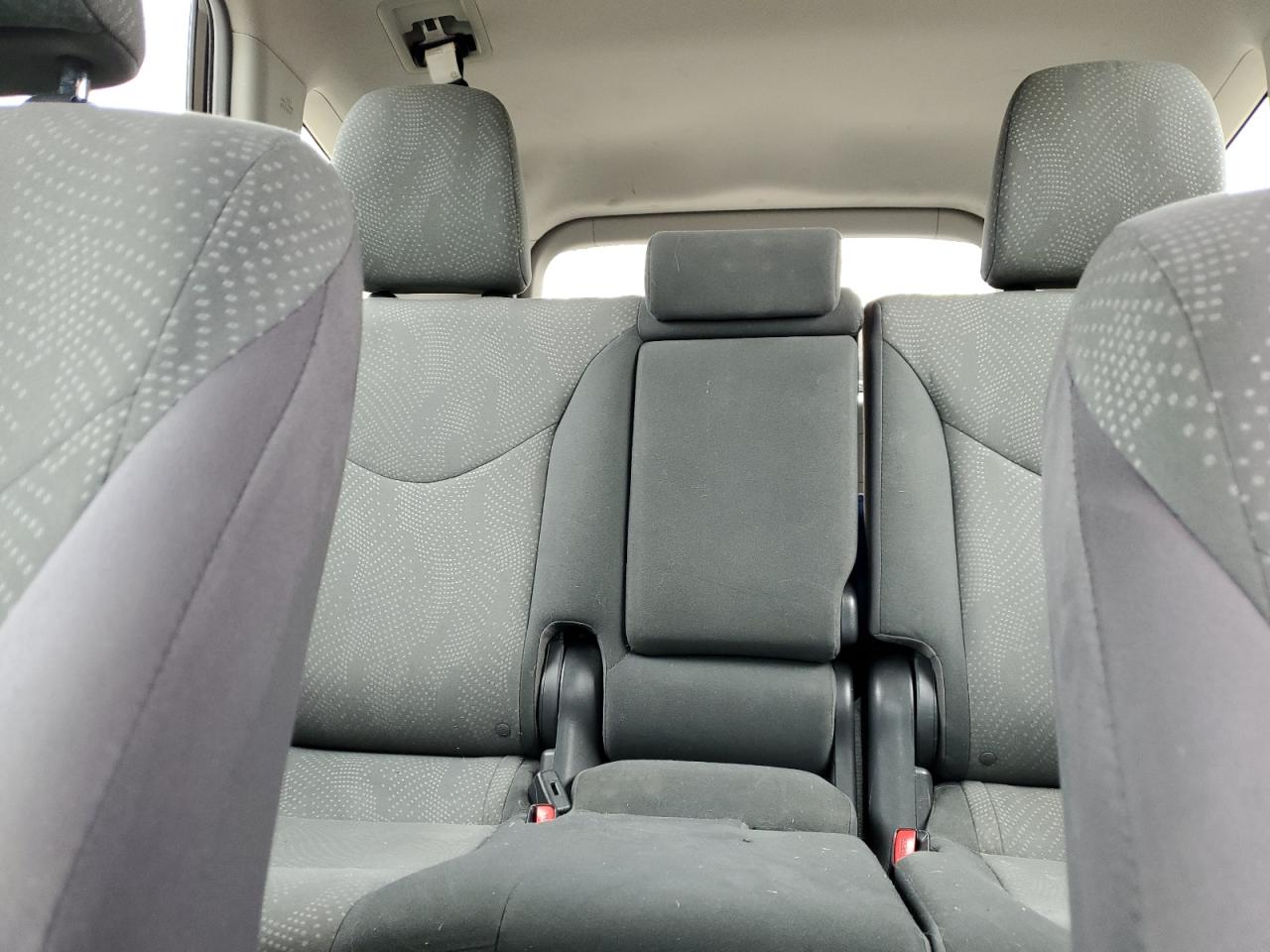 2012 Toyota Prius - Image 10