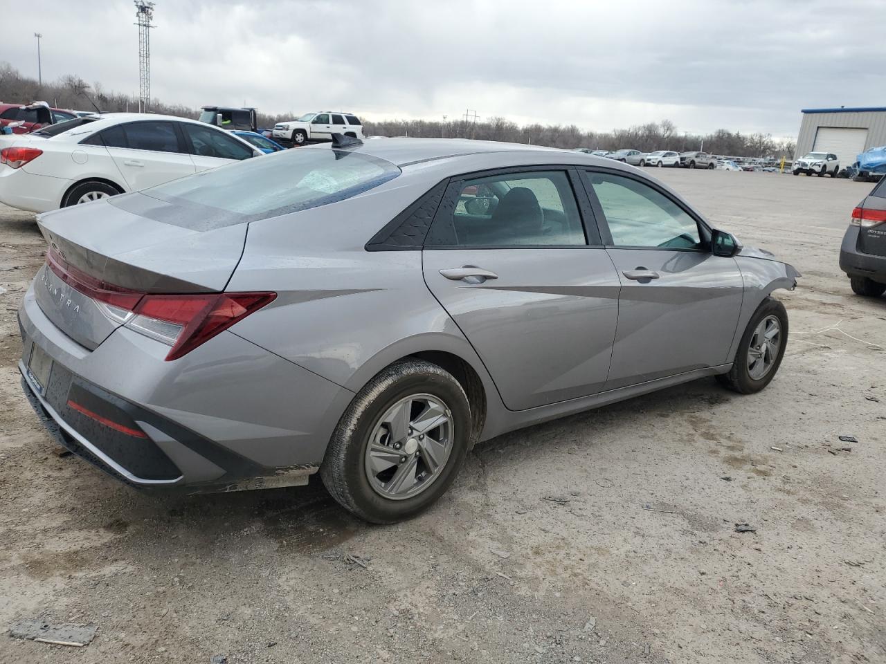 2024 Hyundai Elantra - Image 3