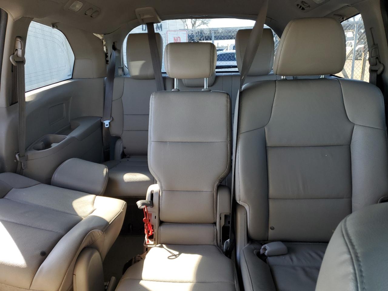 2015 Honda Odyssey - Image 10